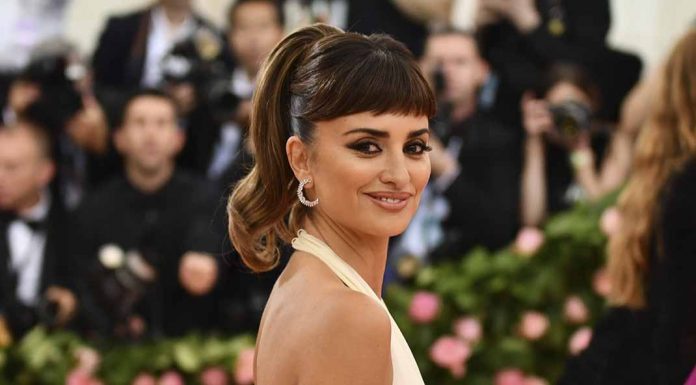 Penélope Cruz patina en la MET: Las dos normas que se ha saltado la musa de Pedro Almodóvar