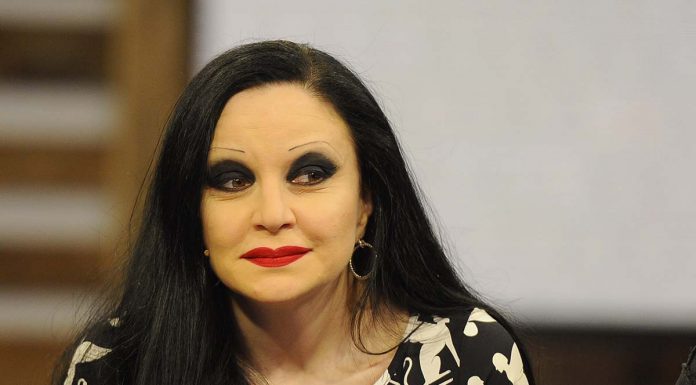 Alaska, presentadora sorpresa de 'Cine de Barrio': la artista sustituye a Concha Velasco