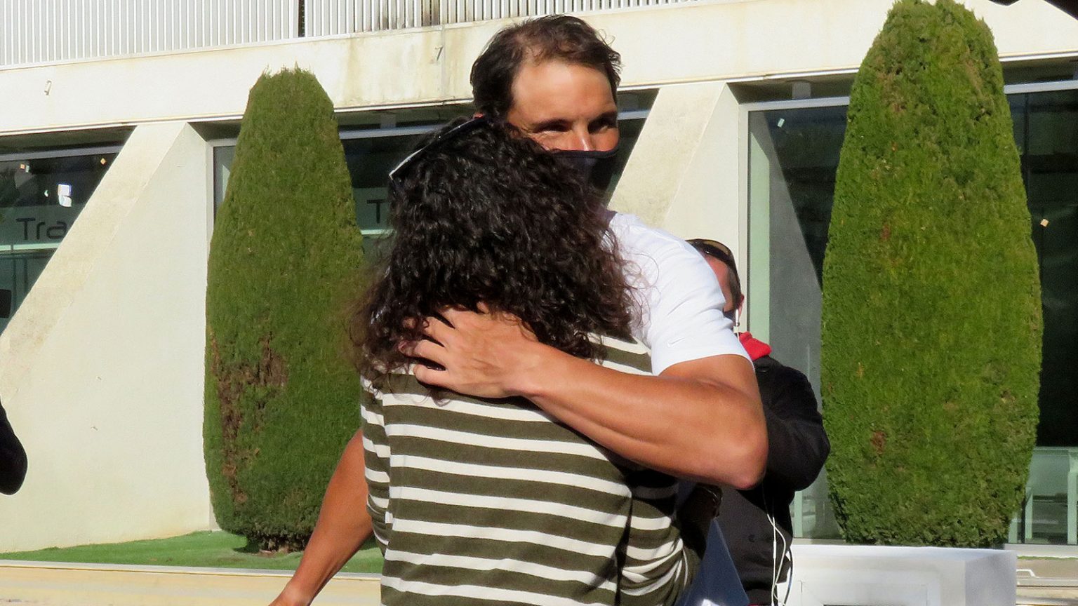 El romántico reencuentro de Rafa Nadal y Xisca Perelló tras el triunfo del tenista en Australia