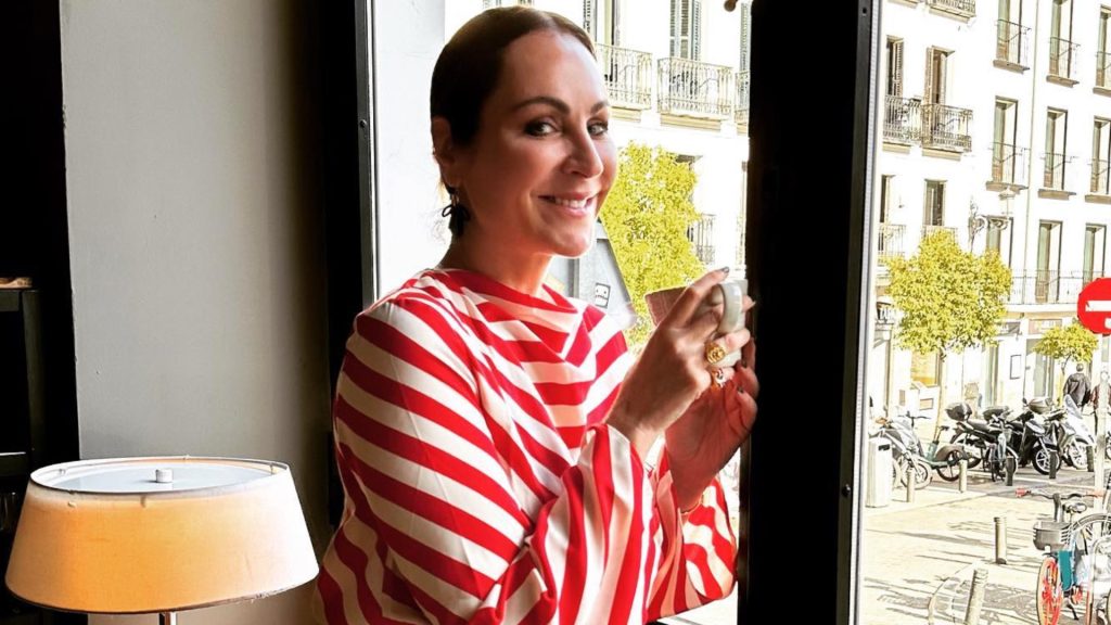 La túnica bordada de Ana Milán que hemos conseguido en Sfera para nuestras escapadas estivales