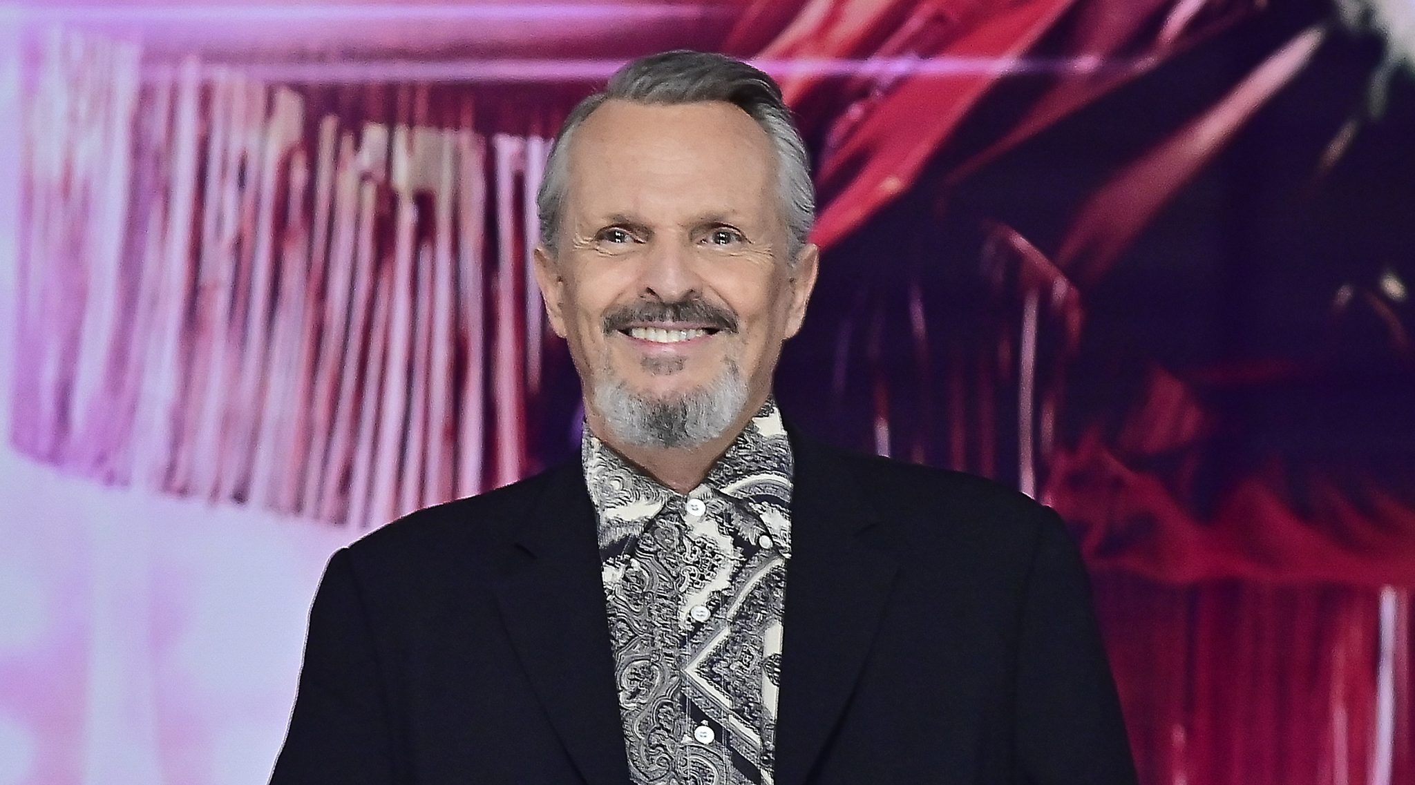 Miguel Bosé se estrena en Telecinco subiendo la audiencia de 'El musical de tu vida'