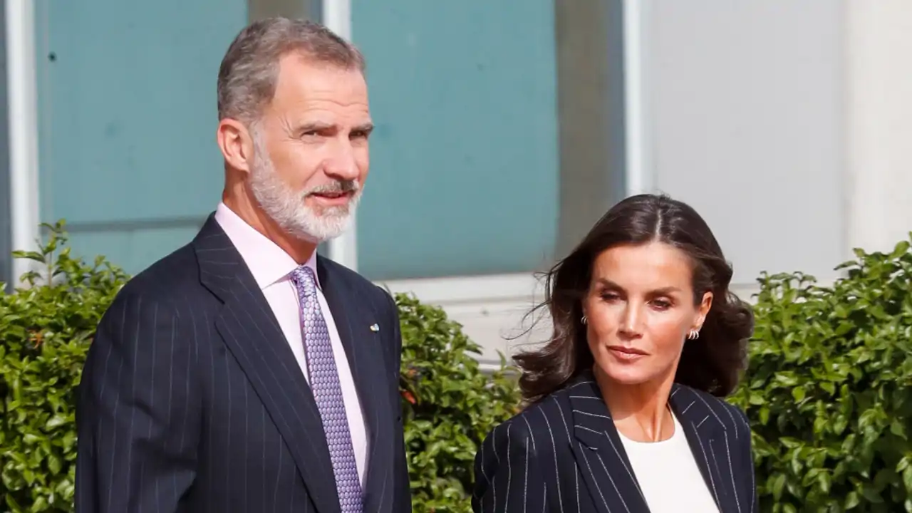 La Reina Letizia y el Rey Felipe antes de poner rumbo a Alemania en 2022 