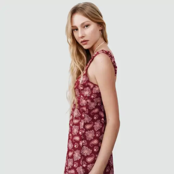 Vestido burdeos estampado